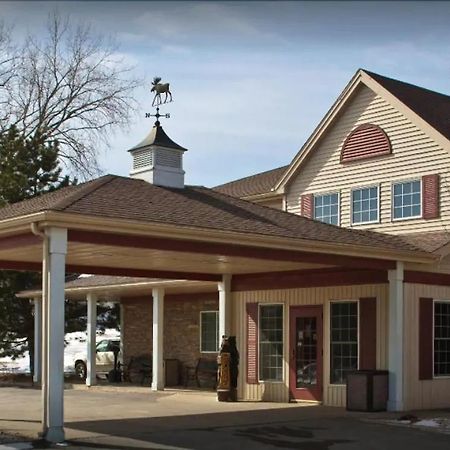 Boarders Inn & Suites By Cobblestone Hotels In Waukon Exterior photo