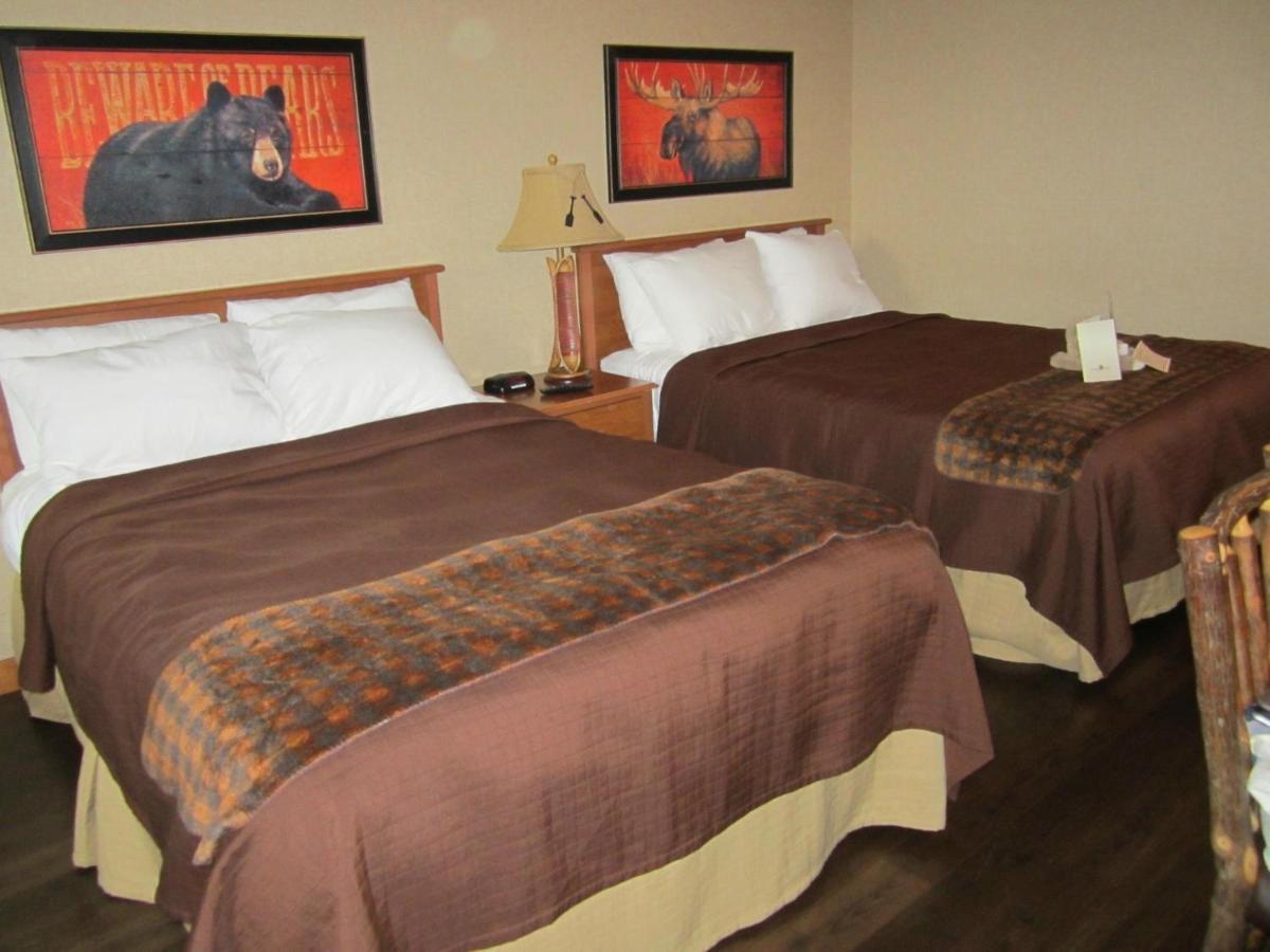 Boarders Inn & Suites By Cobblestone Hotels In Waukon Exterior photo